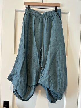 Bluefish Crop Linen Billow Pant in La Mer